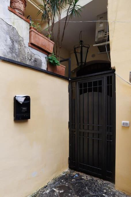 The San Gregorio Armeno Apartment By HouseinNeapol Zewnętrze zdjęcie